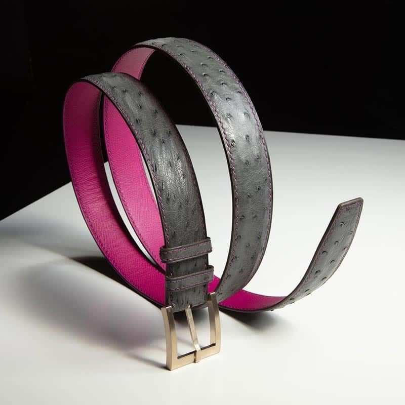 ceinture en autruche grise, intérieur fuchsia et boucle Square 4