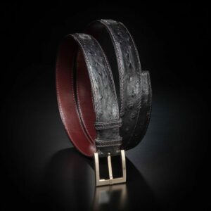 ceinture en autruche noire, intérieur bordeaux et boucle Square 1