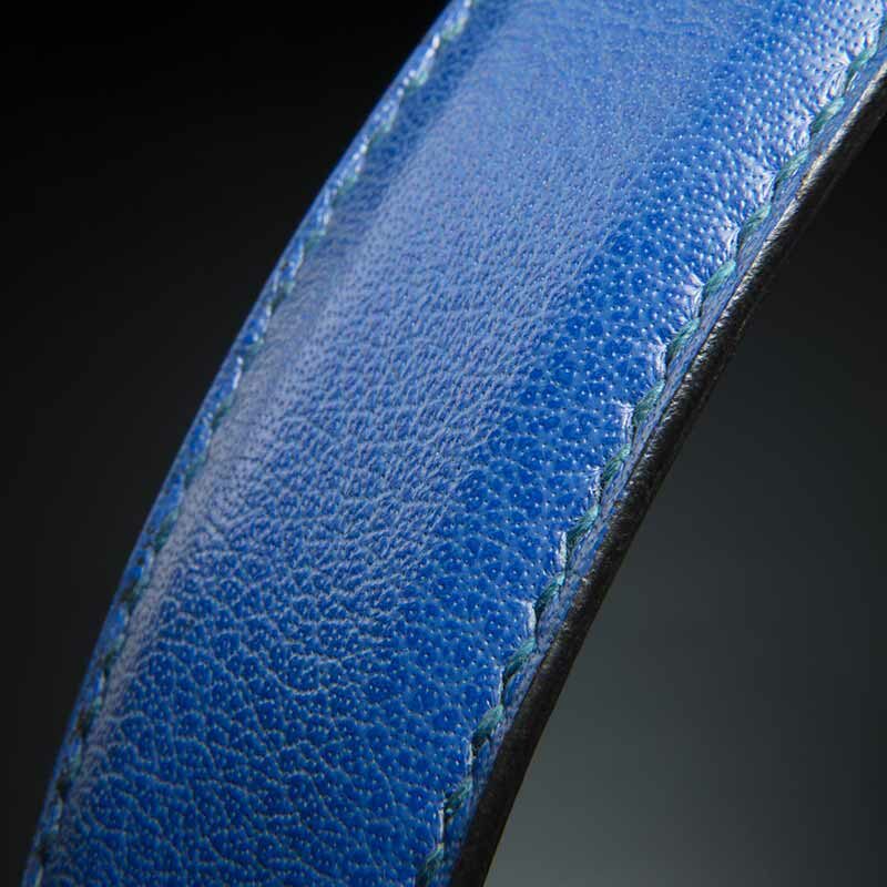 ceinture en buffle bleu indigo, intérieur marine et boucle militaire 3