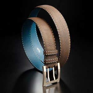 ceinture en buffle du Japon chocolat patinée, intérieur pétrole et boucle militaire 1