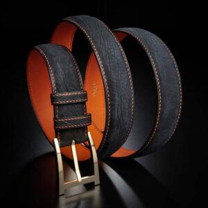 ceinture en buffle du japon noir, intérieur orange et boucle Alpha 1