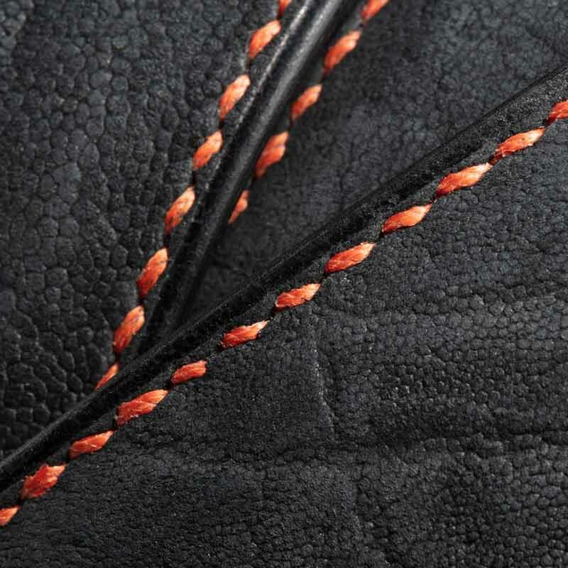 ceinture en buffle du japon noir, intérieur orange et boucle Alpha 3