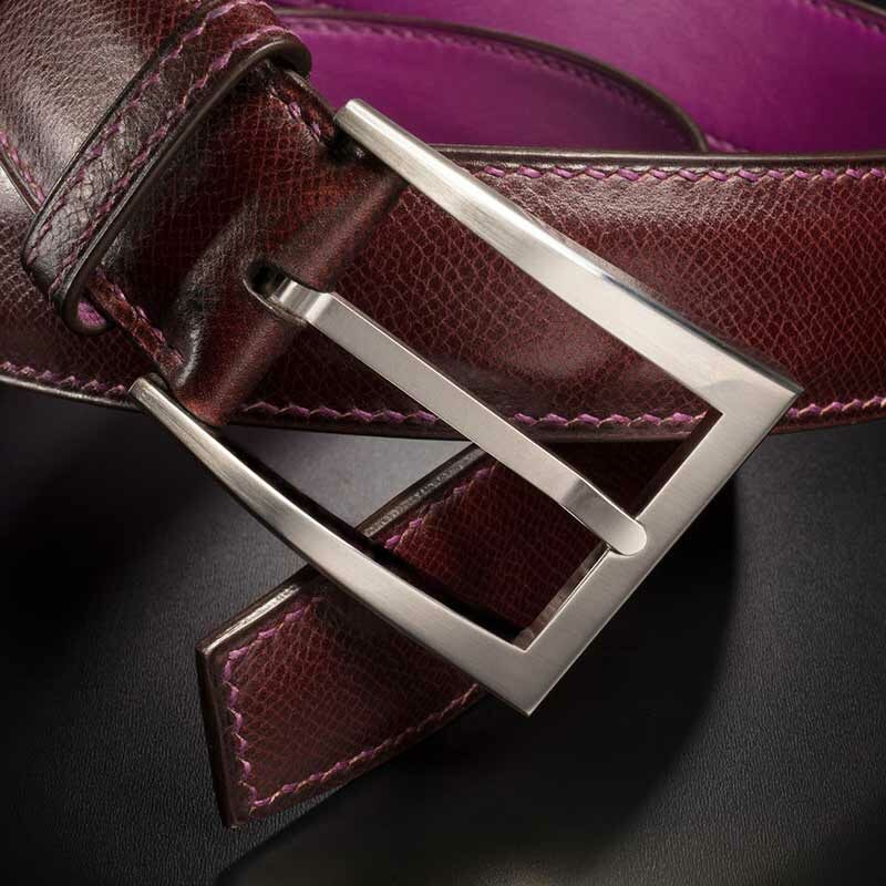 ceinture en calf grainé bordeaux, intérieur fuchsia et boucle Delta 3