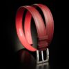 ceinture en calf grainé carmin, intérieur rouge et boucle Square 1