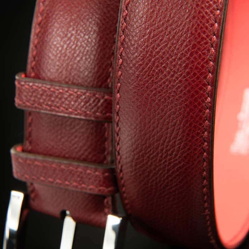 ceinture en calf grainé carmin, intérieur rouge et boucle Square 4