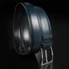 ceinture en calf grainé marine, intérieur marine et boucle Delta 1