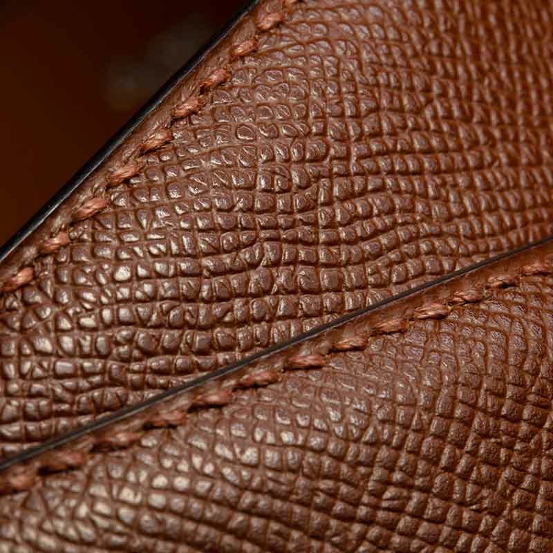 ceinture en calf grainé marron foncé, intérieur couleur chamois et boucle Alpha 3