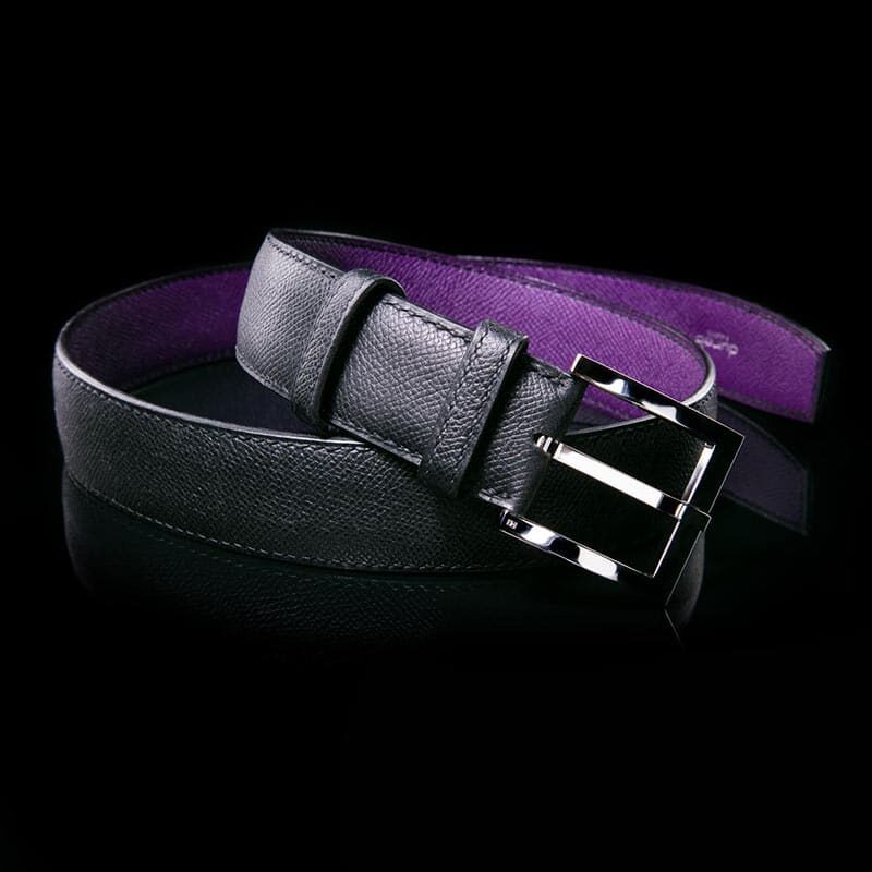 ceinture en calf grainé noir, intérieur violet et boucle Square 3