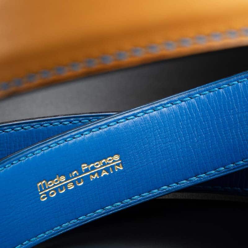 ceinture en calf jaune intérieur bleu et boucle Alpha 3