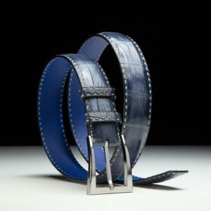 ceinture en crocodile bleu-gris patinée, intérieur bleu et boucle Delta 1