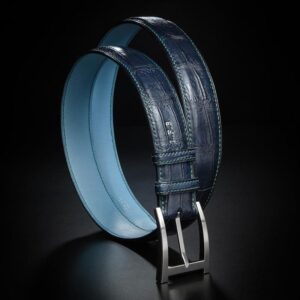 ceinture en crocodile bleu marine mate, intérieur bleu ciel et boucle Alpha 1