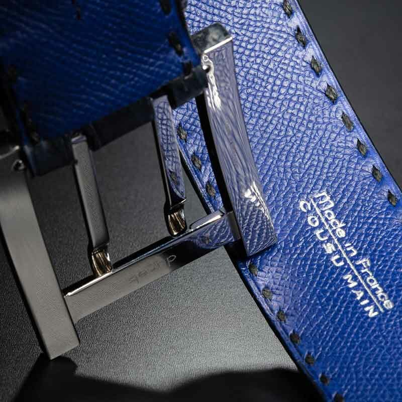ceinture en crocodile bleu patinée, intérieur bleu vif et boucle militaire 3