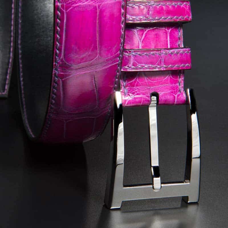 ceinture en crocodile brillant fuchsia, intérieur marine et boucle Alpha 3