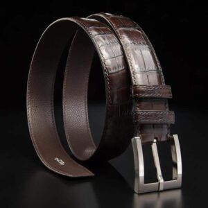 ceinture en crocodile chocolat mate, intérieur chocolat et boucle Square 1