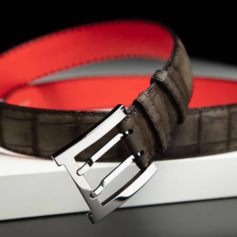 ceinture en crocodile chocolat nubuck corail et boucle militaire 2