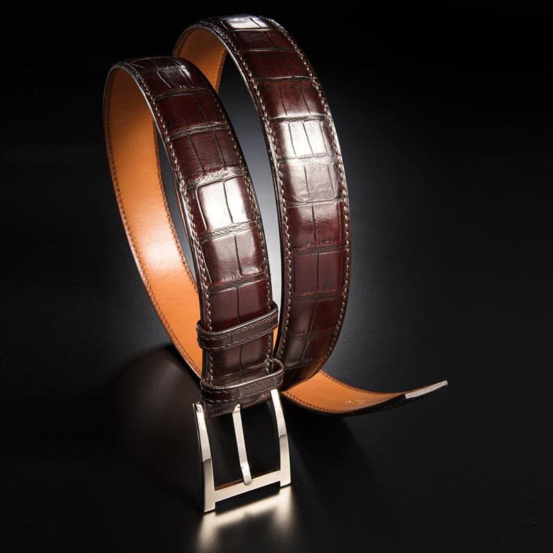 ceinture en crocodile chocolat satinée, intérieur gold et boucle Alpha 1