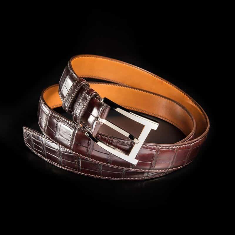 ceinture en crocodile chocolat satinée, intérieur gold et boucle Alpha 2