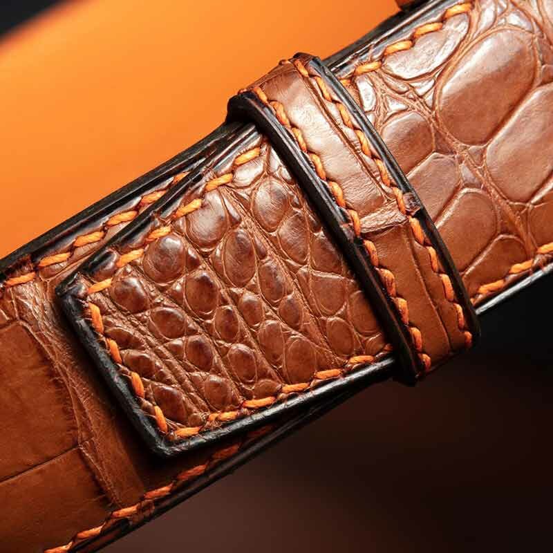 ceinture en crocodile gold mate, intérieur orange et boucle Square 3