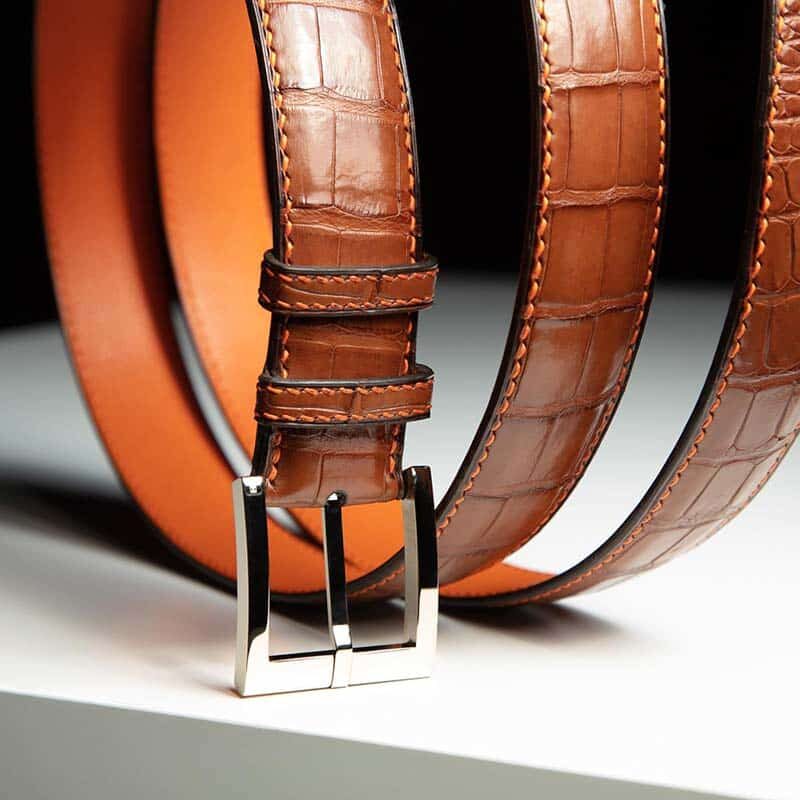 ceinture en crocodile gold mate, intérieur orange et boucle Square 4
