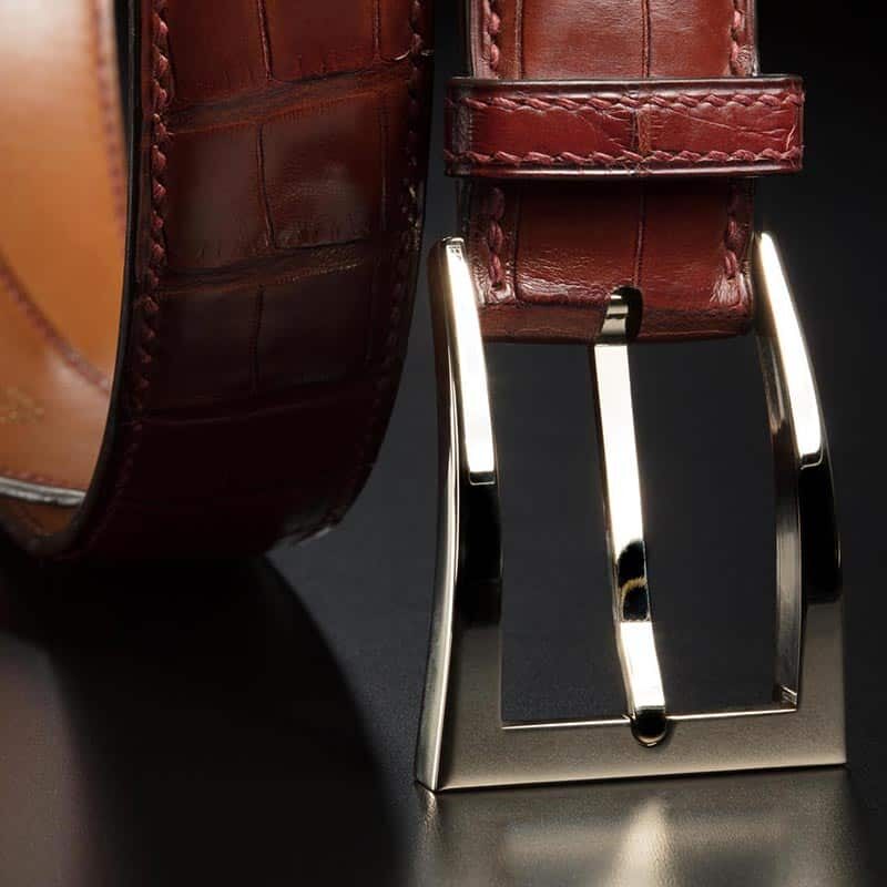 ceinture en crocodile gold satinée, intérieur gold et boucle Delta 3
