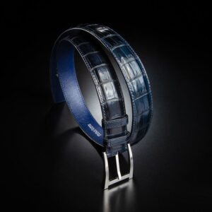 ceinture en crocodile marine mate, intérieur bleu et boucle Alpha 1
