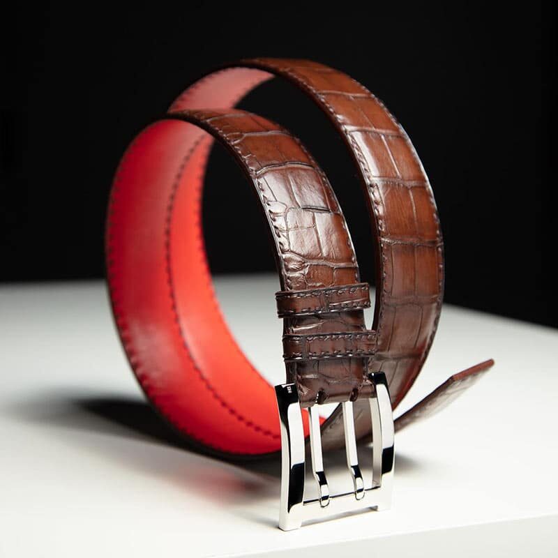 ceinture en crocodile marron mate, intérieur corail et boucle militaire 4