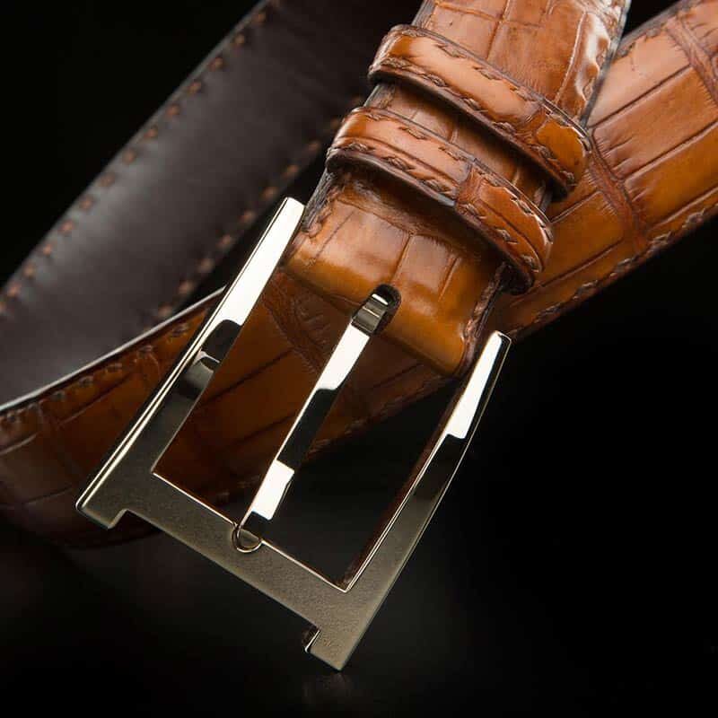 ceinture en crocodile Millenium gold patinée, intérieur marron et boucle Alpha 4