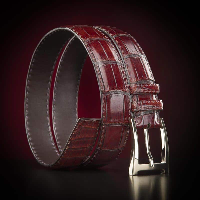 ceinture en crocodile Millenium rubis, intérieur bordeaux et boucle Alpha 1