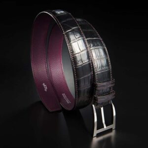 ceinture en crocodile noir mate, intérieur aubergine et boucle Alpha 1