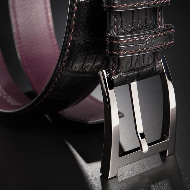 ceinture en crocodile noir mate, intérieur aubergine et boucle Alpha 3