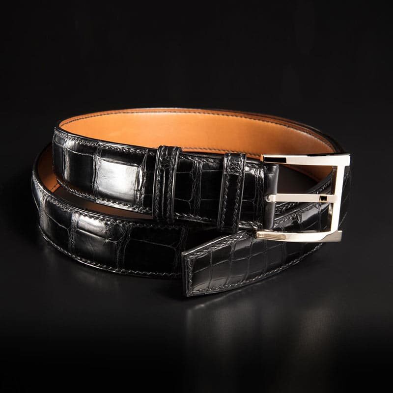ceinture en crocodile noir satinée, intérieur gold et boucle Alpha 2