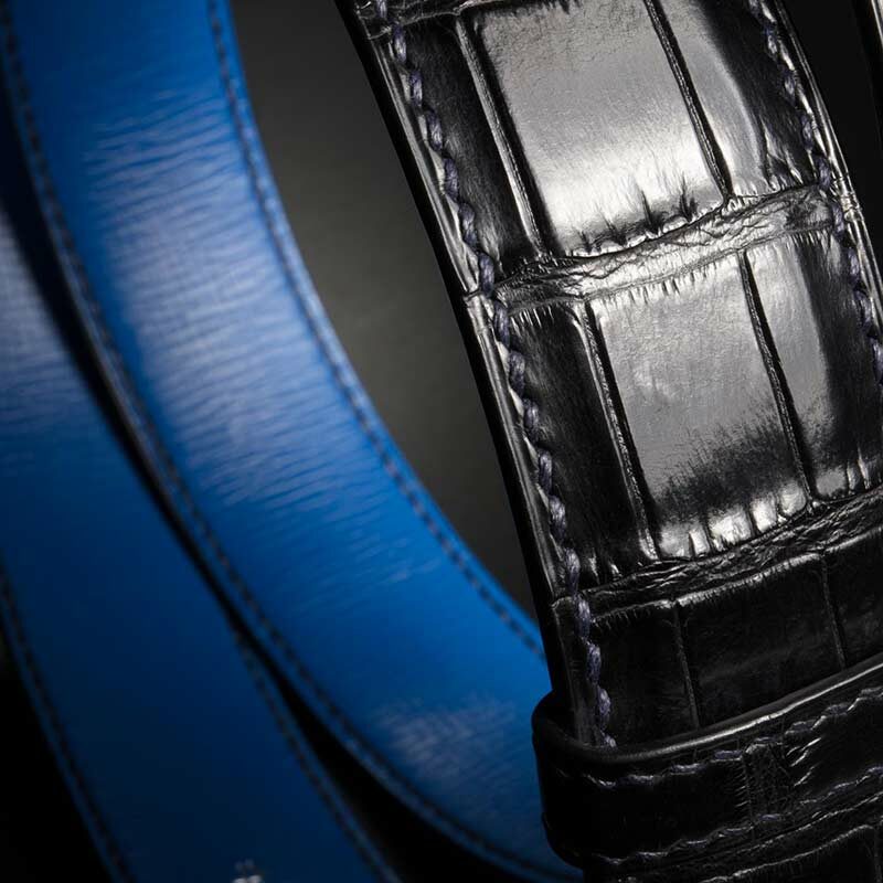 ceinture en crocodile noir satinée, intérieur indigo et boucle Delta 3