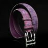 ceinture en crocodile nubuck prune, intérieur violet et boucle militaire 1