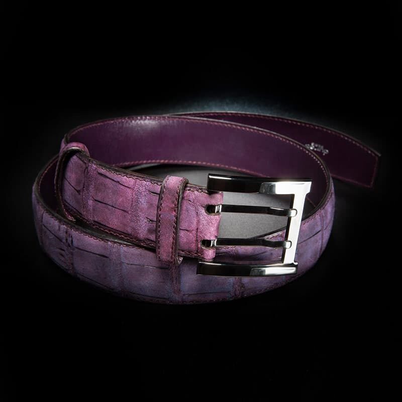ceinture en crocodile nubuck prune, intérieur violet et boucle militaire 3
