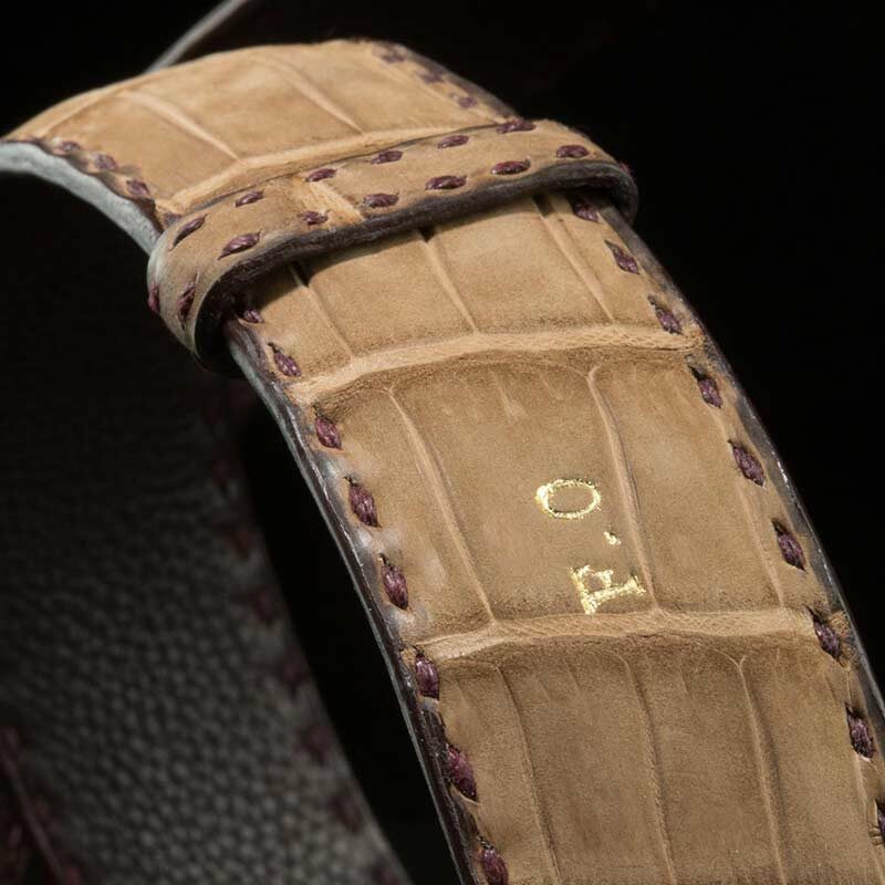 ceinture crocodile nubuck sable, intérieur chocolat et boucle Alpha 3