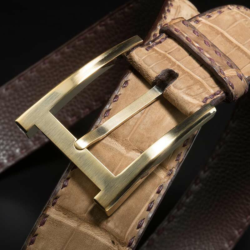 ceinture crocodile nubuck sable, intérieur chocolat et boucle Alpha 4