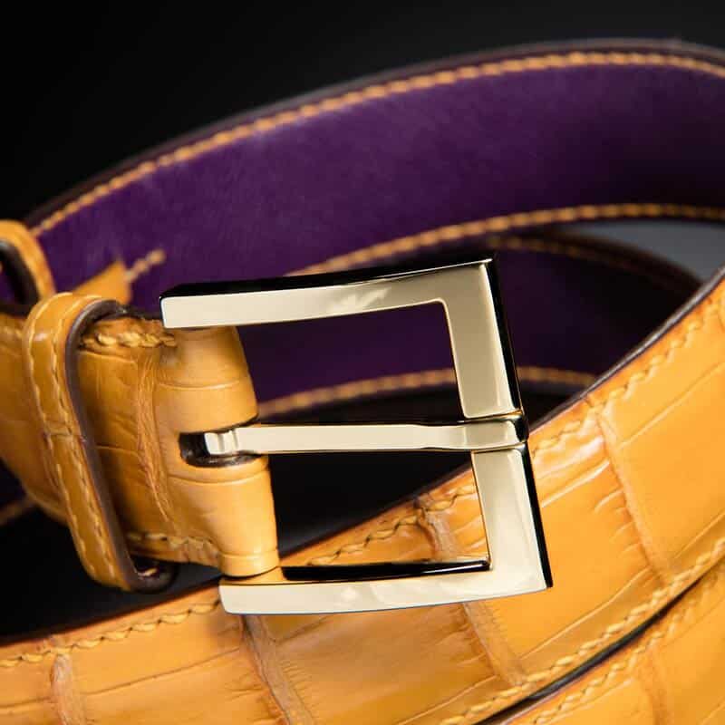 ceinture en crocodile patinée canari brillant, intérieur violet et boucle Square 4