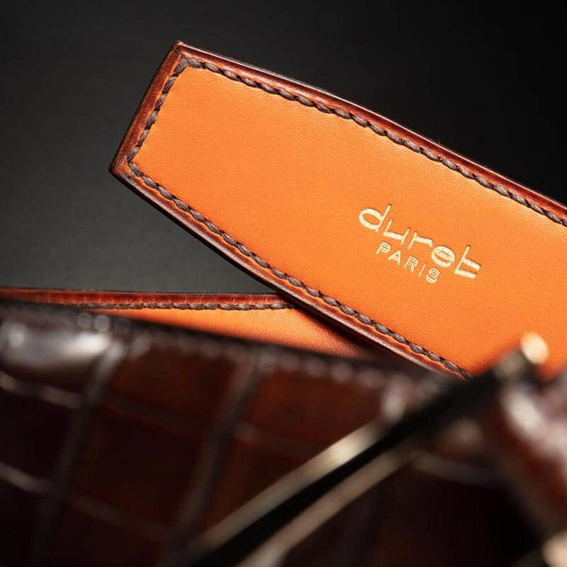 ceinture en crocodile patinée chocolat, intérieur orange et boucle Delta 3