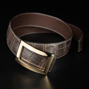 ceinture en crocodile taupe mate patinée, intérieur chocolat et boucle Art-déco 1