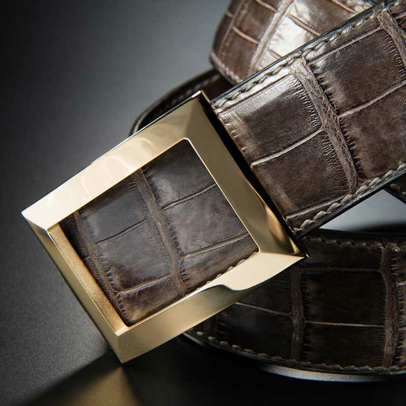 ceinture en crocodile taupe mate patinée, intérieur chocolat et boucle Art-déco 2