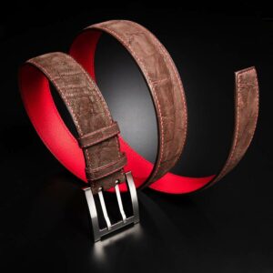 ceinture en éléphant marron foncé, intérieur rouge et boucle militaire 1
