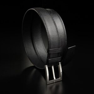 ceinture en python noir, intérieur noir et boucle Square satinée 1