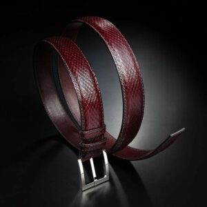 ceinture en python rouge rubis, intérieur bordeaux et boucle Square 1