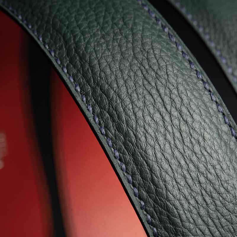 ceinture en veau grainé ardoise, intérieur rouge et boucle Square 3