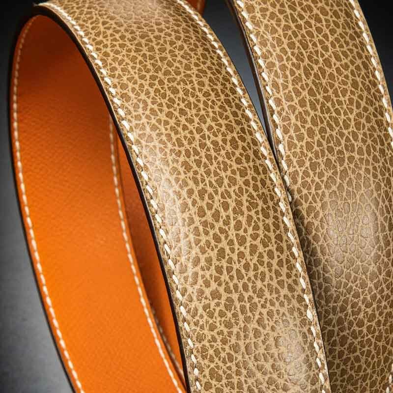 ceinture en veau grainé beige, intérieur orange et boucle Square 2