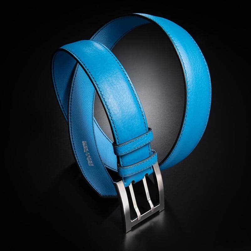 ceinture en veau grainé bleu ciel, intérieur bleu et boucle militaire 1