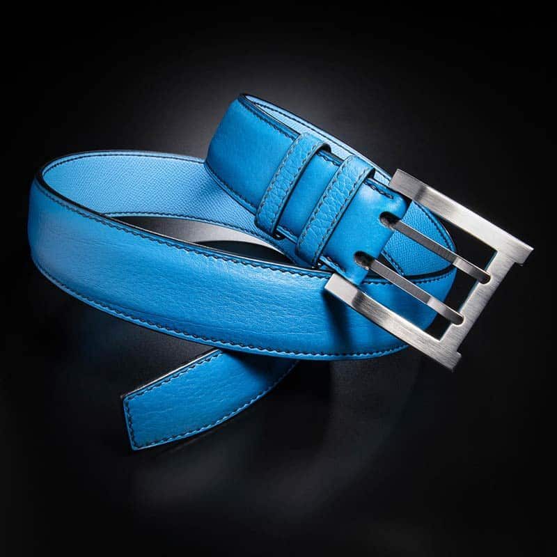 ceinture en veau grainé bleu ciel, intérieur bleu et boucle militaire 2