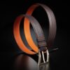 ceinture en veau grainé chocolat, intérieur orange et boucle Delta 1