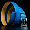 ceinture en veau grainé indigo, intérieur jaune et boucle militaire 1