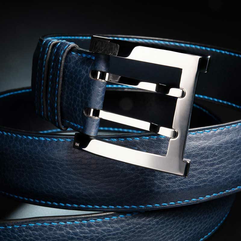ceinture en veau grainé marine clair, intérieur marine et boucle militaire 4
